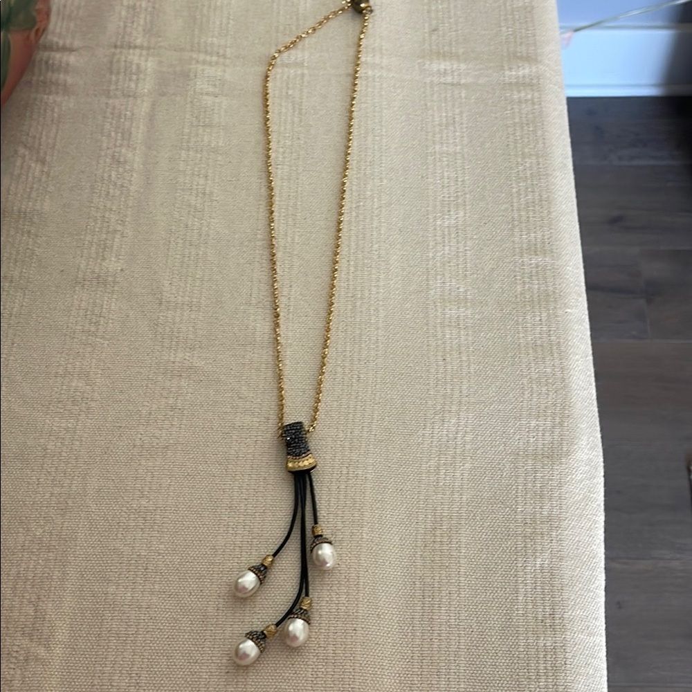 Elegant Gold and Black Necklace with Pearl Accents